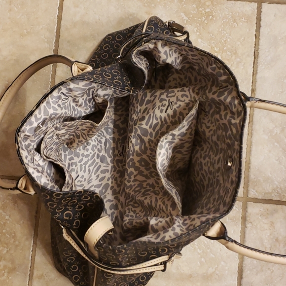 Guess Purse - Picture 4 of 6